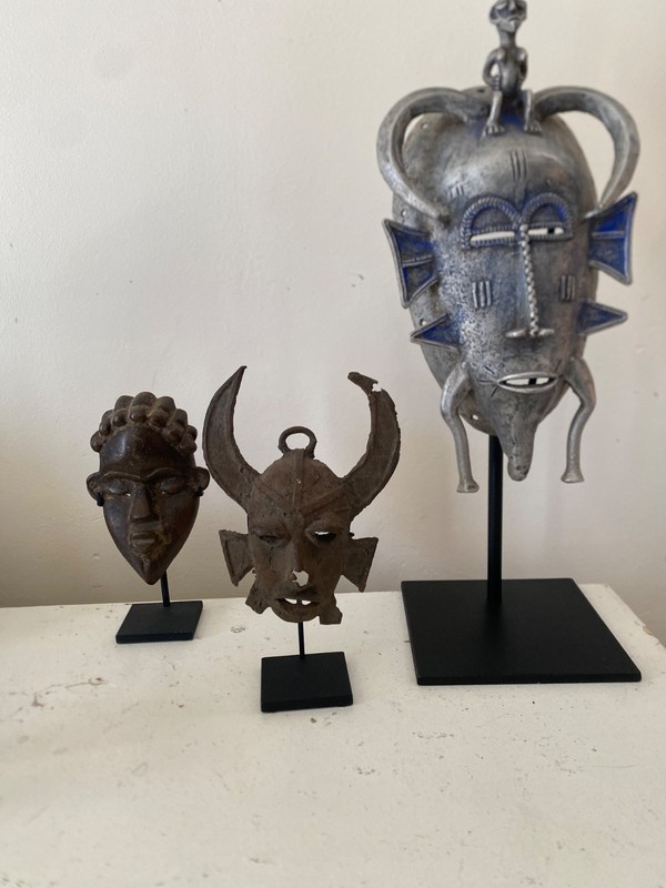 Small African brass bronze Senufo Kpelie mask pendant.    De Kolb collection