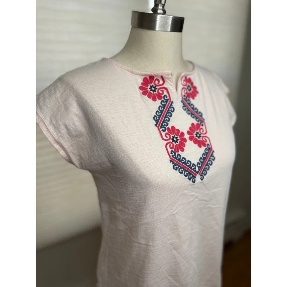 Camiseta Tea Collection, Camiseta Rosa Bordada, Niñas Talla 12 XL o Mujer XS/S Foto 2 de 4