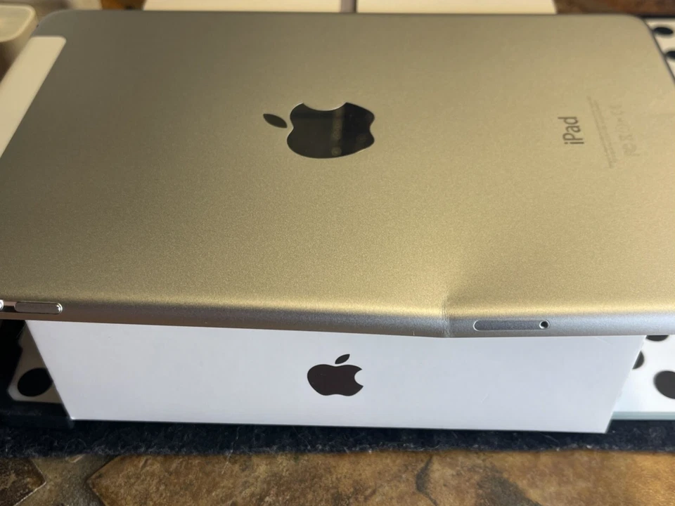 Apple iPad mini 4 (16gb) Cellular Unlocked (A1550) Bent {FMI-OFF} SALVAGE/ PvRTS - Image 4 of 4