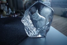 Presse Papier Verre massif ECUREUIL signé et numéroté de  Mats Jonasson Suède