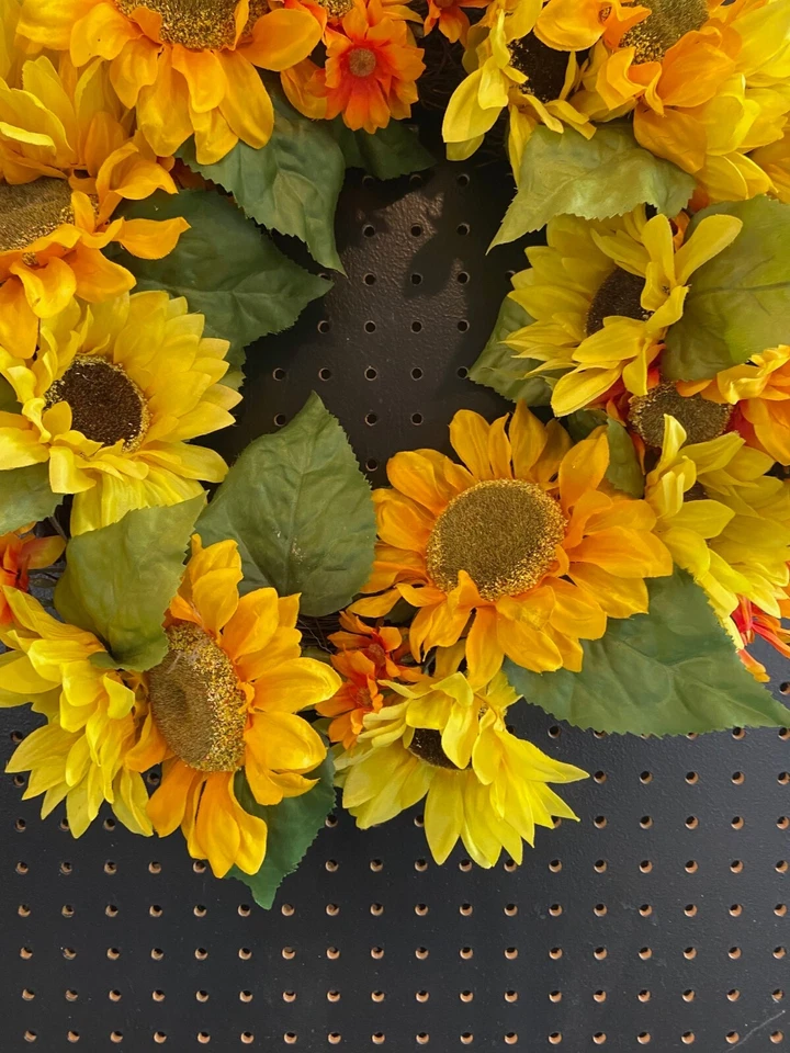 HANDMADE SUNFLOWER WREATH  AROUND 13 TO 14 INCHES - Image 4 of 4