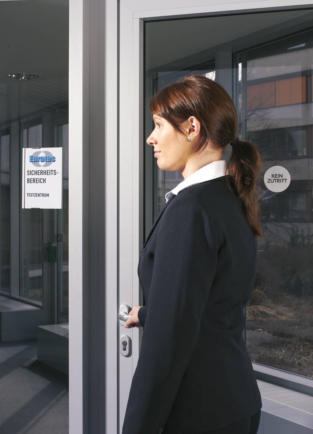 как выглядит Durable Information Sign 149 x 210.5 mm Silver Door and Wall Sign Includes F фото