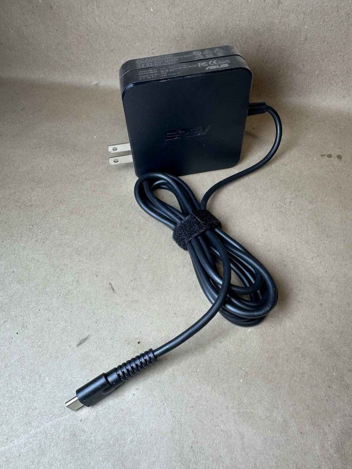 OEM ASUS Genuine ASUS Power Adapter ADP-65DW A Charger 19V 3.42A  ADP-65DWA 4mm