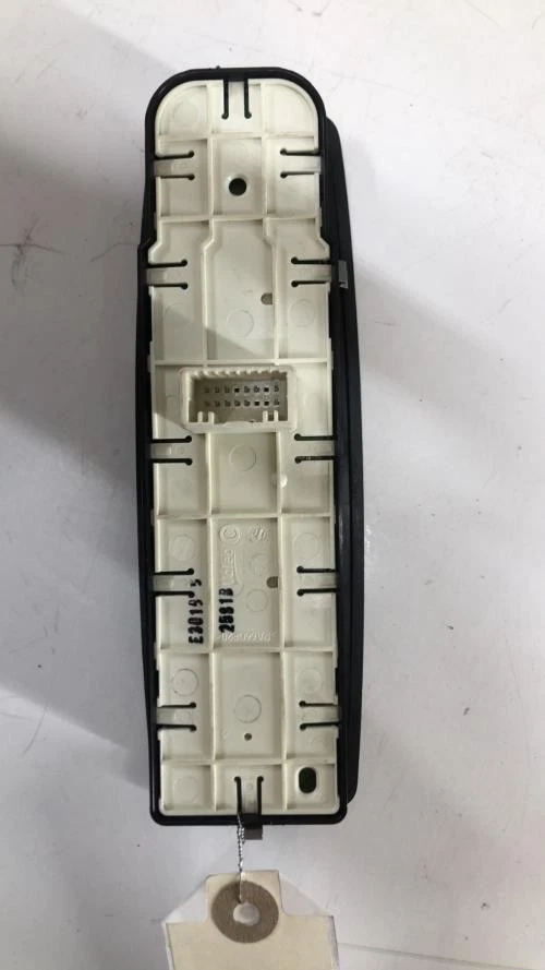 Interrupteur de leve vitre avant gauche RENAULT MEGANE 3 PHASE 1 COUPE - Photo 3/4