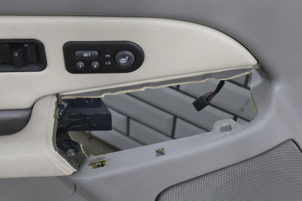 Panel de moldura de puerta interior delantera izquierda GMC Yukon/Sierra 99-02 (estaño/esquisto) Foto 3 de 4