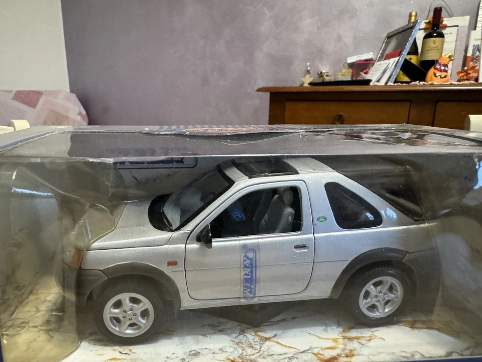 SPLENDIDA LAND ROVER FREELANDER WELLLY  1:24 NUOVA IN BOX DA COLLEZIONE - Immagine 2 di 4
