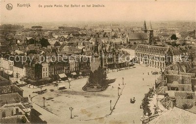 Kortrijk  West-Vlaanderen Belgie De groote Markt Het Belfort en het Stadhuis