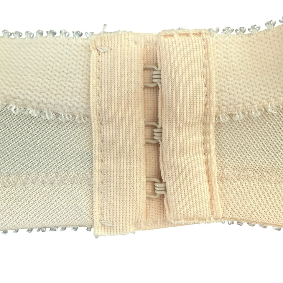 Sujetador vintage bajo puntaje 38C nailon encaje con aros satinado brillante sedoso segunda piel Foto 4 de 4