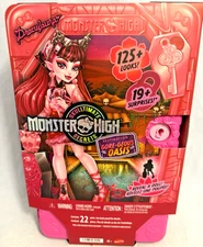 Monster High Skulltimate Secrets Gore-Geous Oasis  DRACULAURA Doll