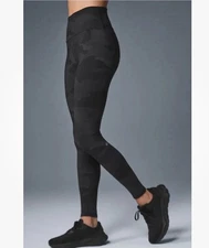 Alo Yoga High Waist Vapor Leggings Womens XS  Black Camo Gym Workout