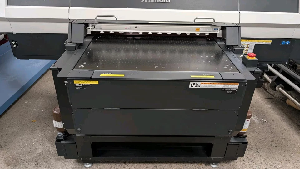 Mimaki UJF-7151 Plus – Hochpräziser Industrieller UV-Drucker - Bild 3 von 4