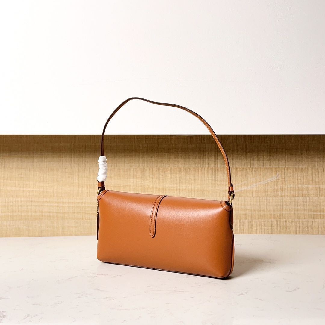 国内発 COACH Hamptons ハンプトンズショルダーバッグ CP132 黒 COACH 期間限定セール コーチ CP132 ハンプトンズ レザーバッグ