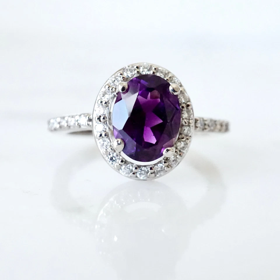 Elegante anillo de compromiso de amatista ovalada natural en paladio Foto 3 de 4