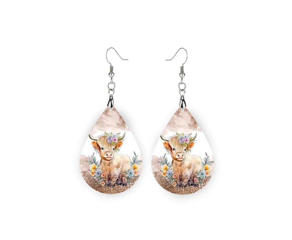 Pendientes colgantes impresos Highland Cow Baby hechos a mano con lágrima de madera Foto 3 de 4