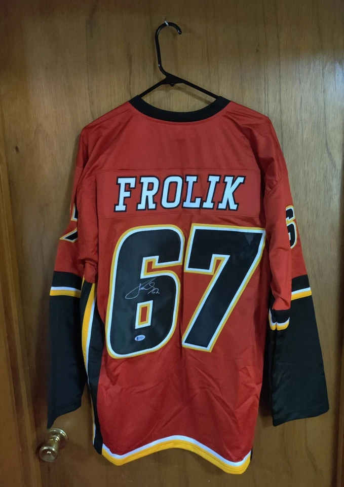 Camiseta Calgary Flames autografada personalizada Michael Frolík (certificado de autenticidade Beckett) muito boa - Imagem 2 de 4