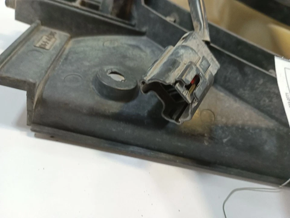 Conjunto de motor ventilador condensador de 2001 Subaru Legacy Outback 11229925 Foto 3 de 4