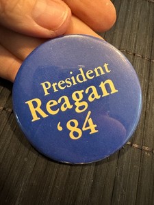 FREE SHIP! Vintage 2.25” President Reagan ‘84 Political Pin