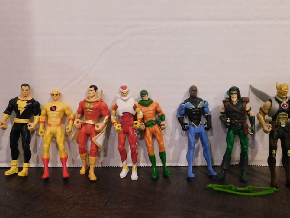 Lote de figuras DC Universe 3,75 Crisis Hawkman, Arrow Fate Shazam Foto 3 de 3