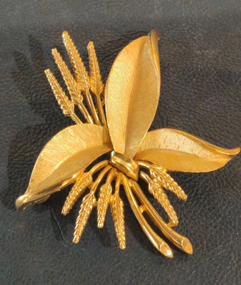 Vintage American 60s Gold Signed Trifari Brooch - vtg brooch