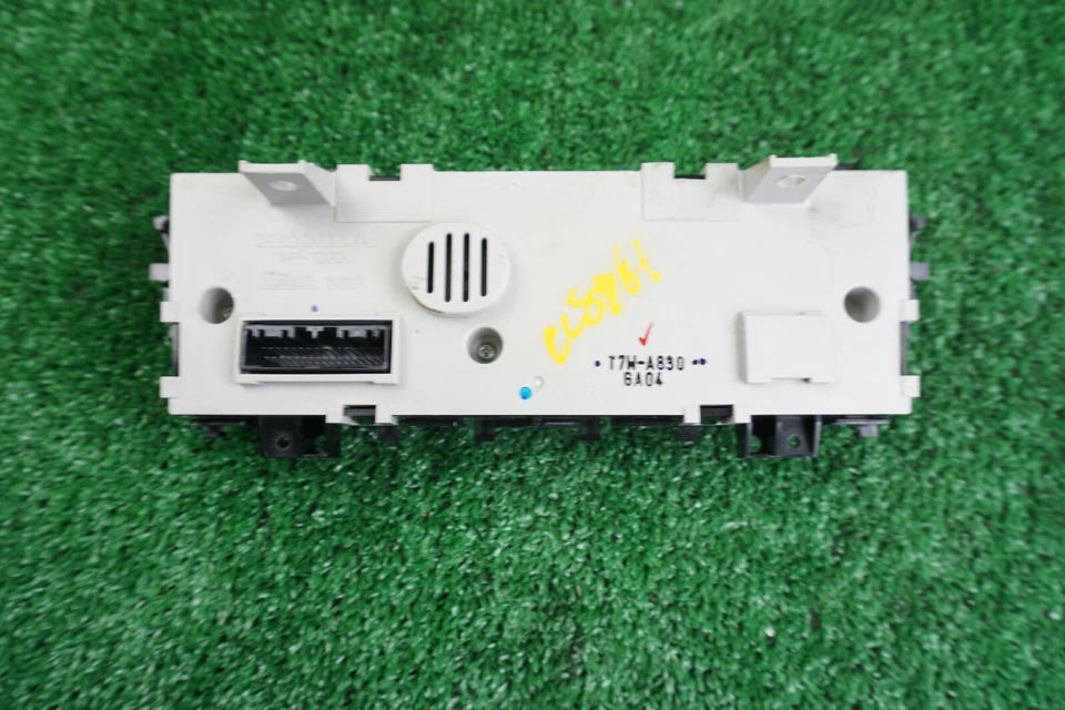 2016 2017 2018 HONDA HRV HEATER AC Control OEM - Image 2 of 3