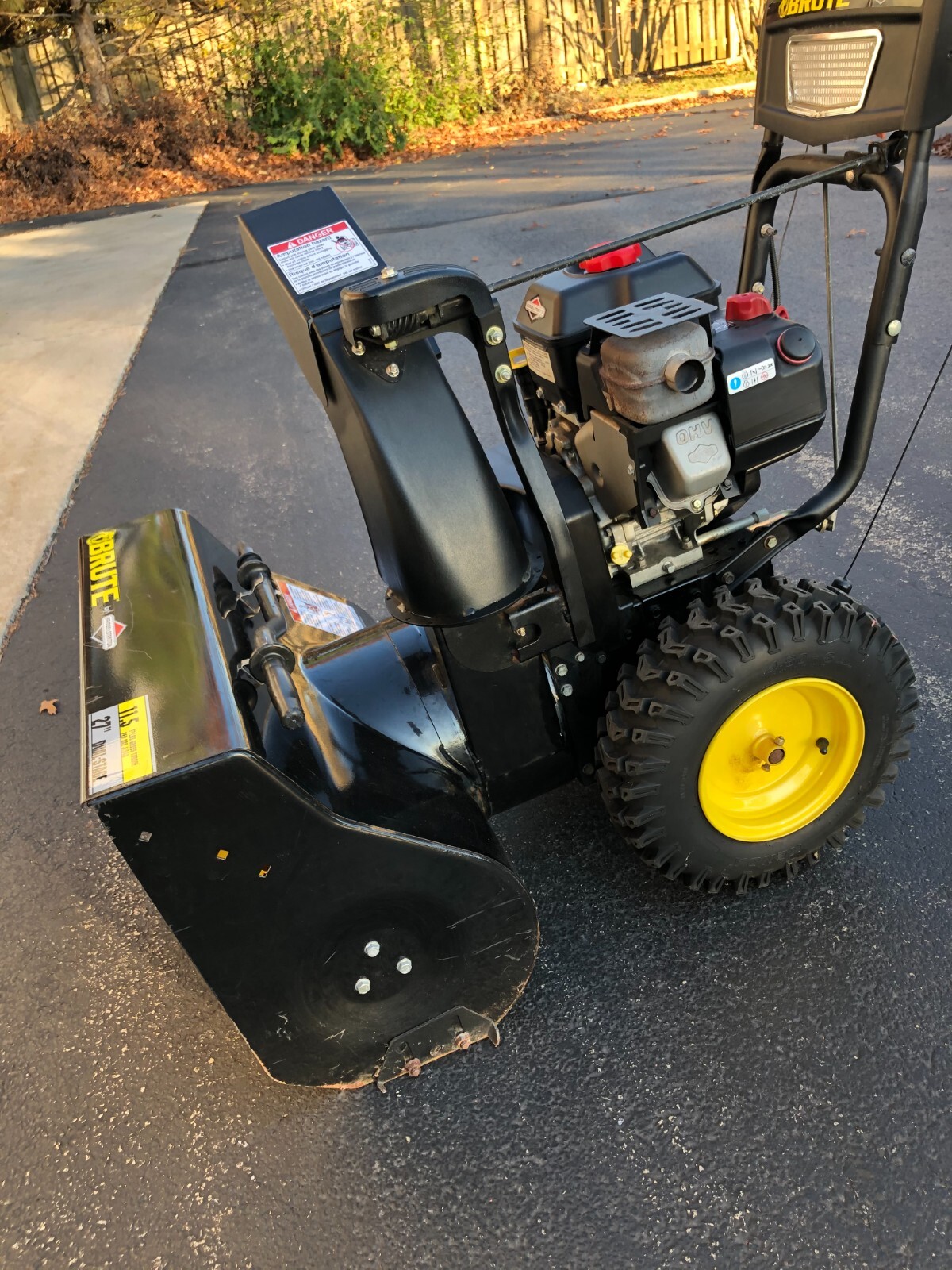 Briggs and Stratton Brute 1150 snow blower. Used two seasons, elec