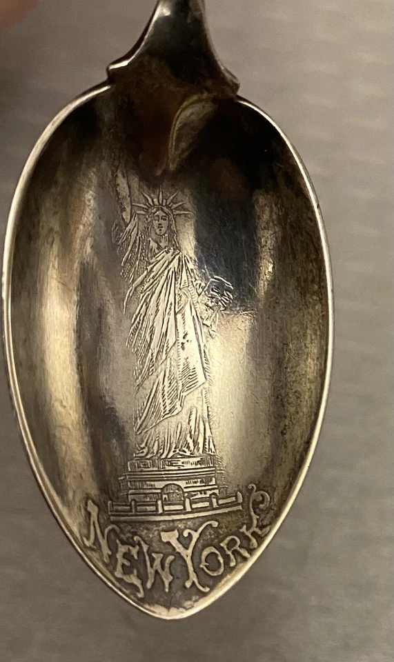 Antigua cuchara de recuerdo de plata esterlina de la Estatua de la Libertad Whiting Twist Demi Foto 2 de 4