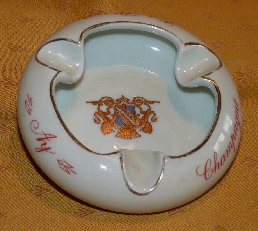 Rare et beau cendrier en porcelaine de Limoges Bernardaud champagne Ed