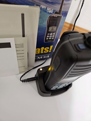 ICOM IC-M34 Floating VHF Marine Radio Transceiver, Accessories Needs New Battery - Zdjęcie 2 z 10