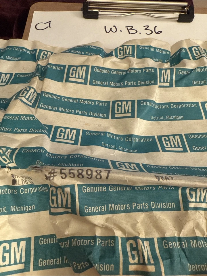 Guardabarros delantero izquierdo Century Special LeSabre 1978-79 moldura inferior cuerpo B Foto 3 de 4