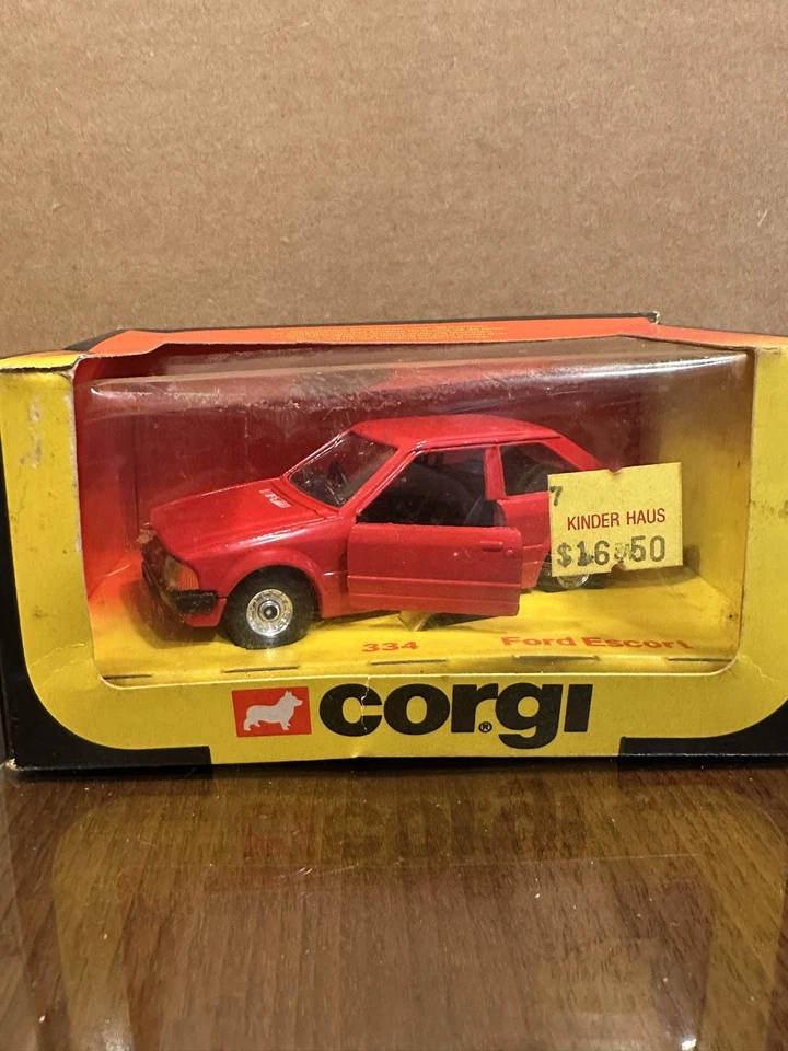 CORGI 334 600 FORD ESCORT RARE RED WITH RS 1600i WHEELS - Black Plastic Base RHD - Image 3 of 4
