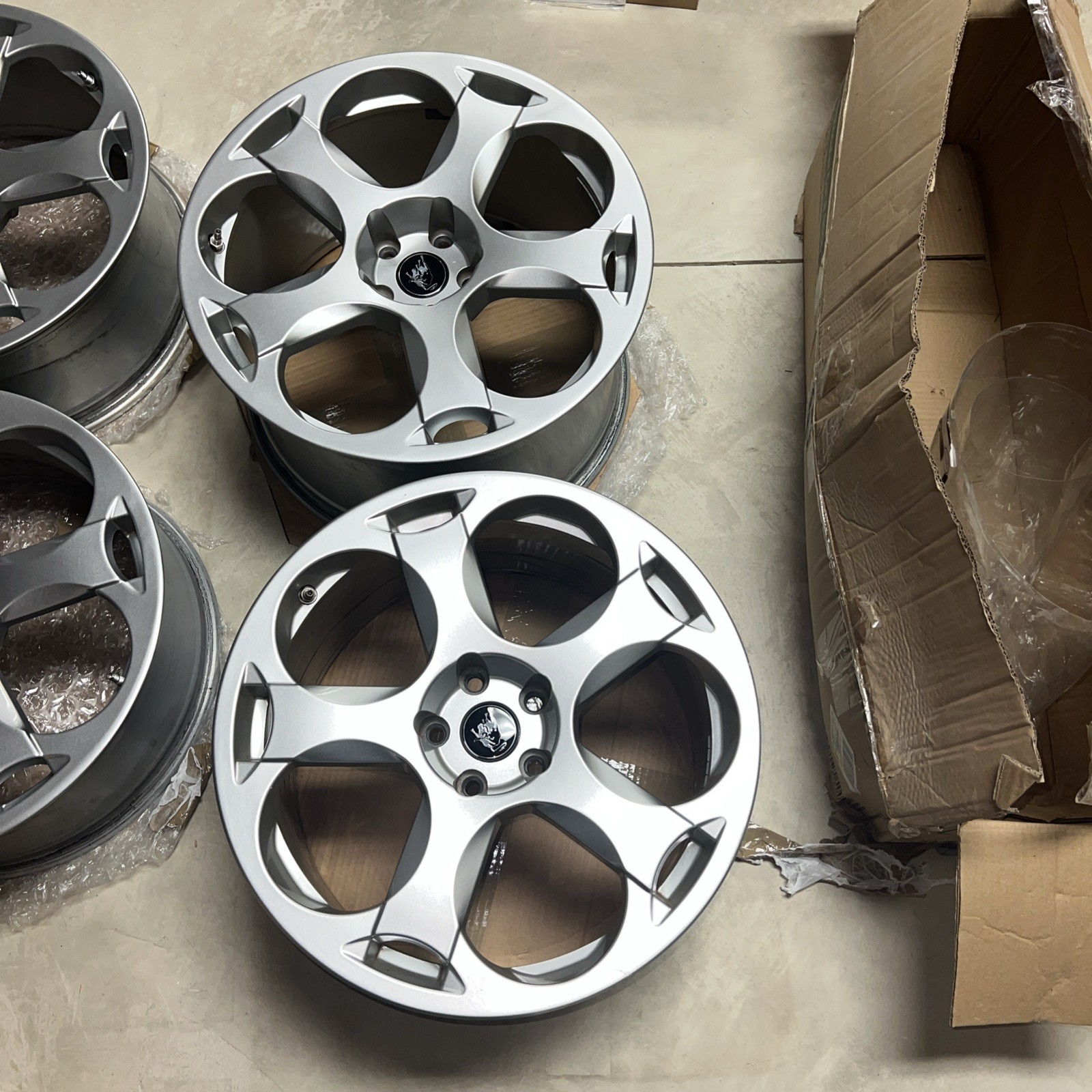 Set of 19" OEM Genuine Lamborghini Gallardo  rims +R8 fitment in excellent cond!