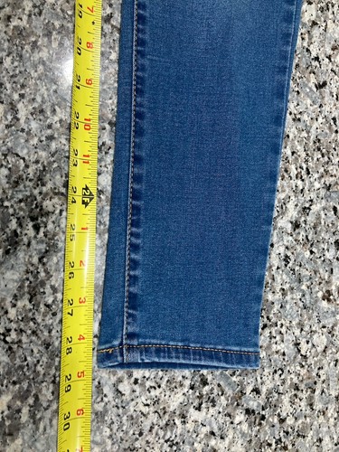 Pantalones de mezclilla Levis 710 para mujer 31 súper ajustados lavado medio tiro medio Act. 30x29” - Imagen 10 de 11