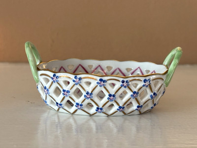 HEREND Petit Bleu Guirland  Small-Handled  Open Weave Basket 3 1/2''  (PBG) 7425