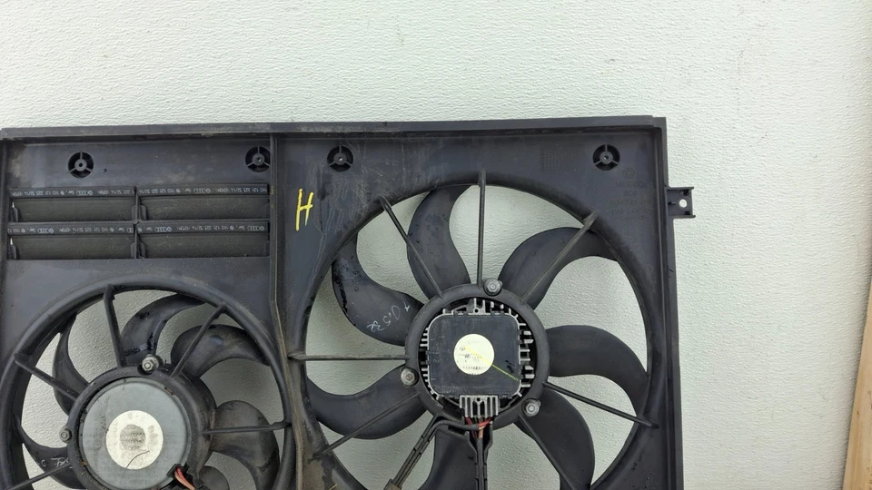Ventilador de refrigeración del radiador Volkswagen Passat 2012-2015 OEM Foto 2 de 4