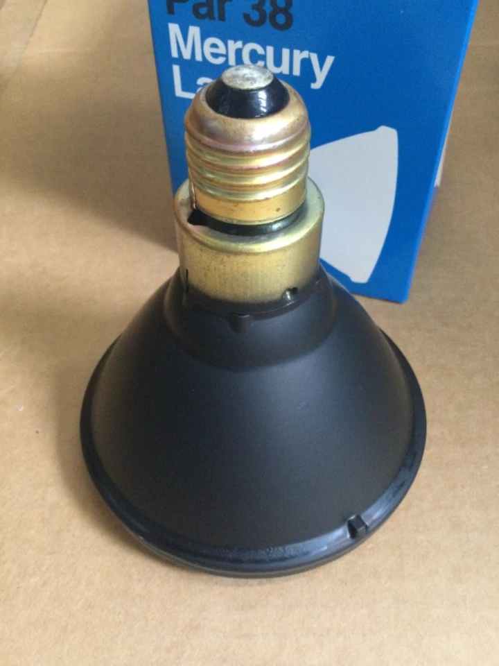 Sylvania  H44GS-100, 100 Watts AD Medium Skirted Screw Base Spot Free Shipping  - Image 2 of 4