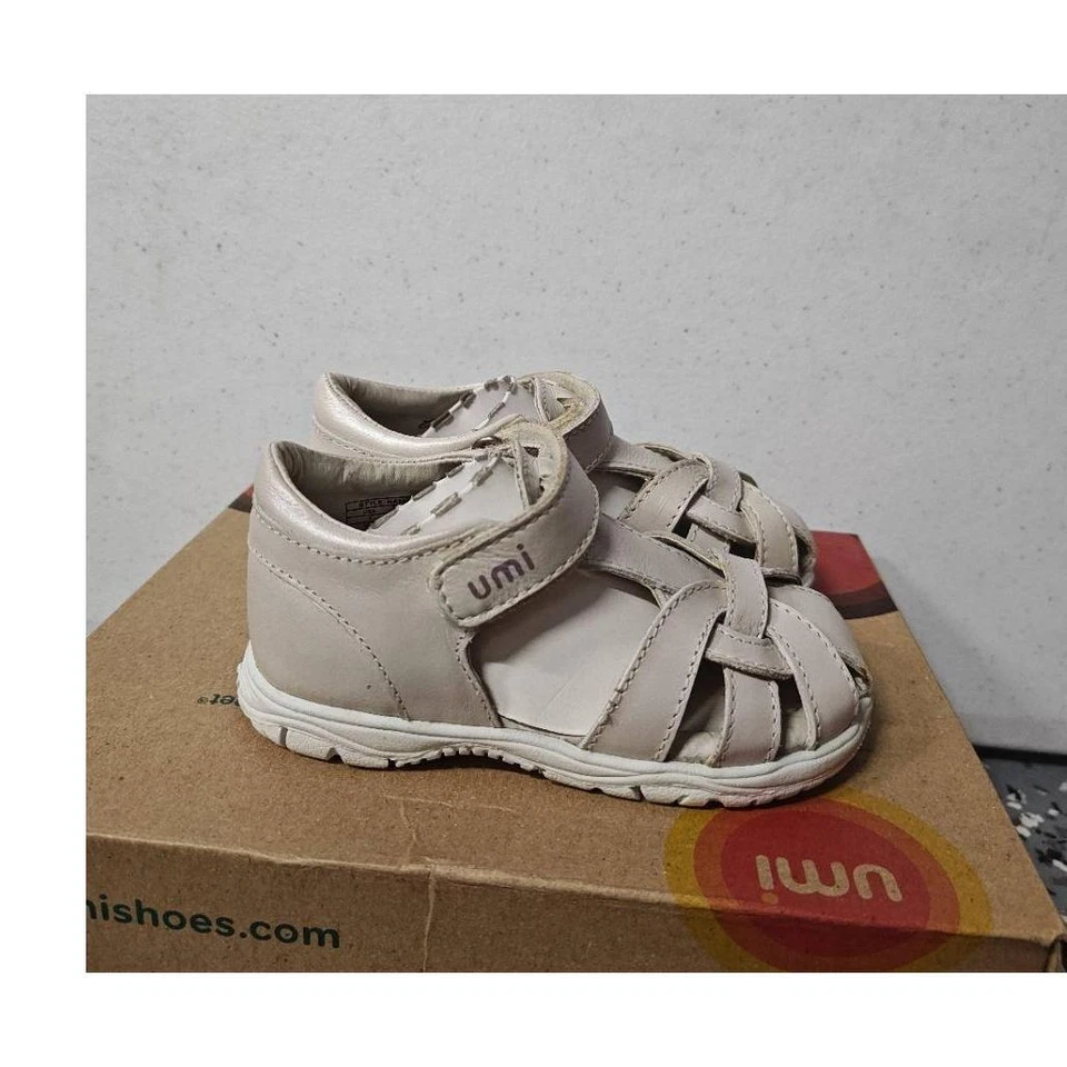 Sandalia Umi Natalia Blanco Perla UE 23 EE. UU. 6,5 Nuevo Cuero Clásico Niños Minimalista Foto 3 de 4