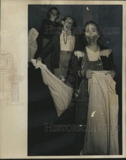 Press Photo People in Halloween Costume on Lancaster Avenue -