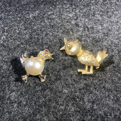 Lot of 2 Bird Pins DFA Marked Hungry Baby Bird + Chicken w pearl Small Birds