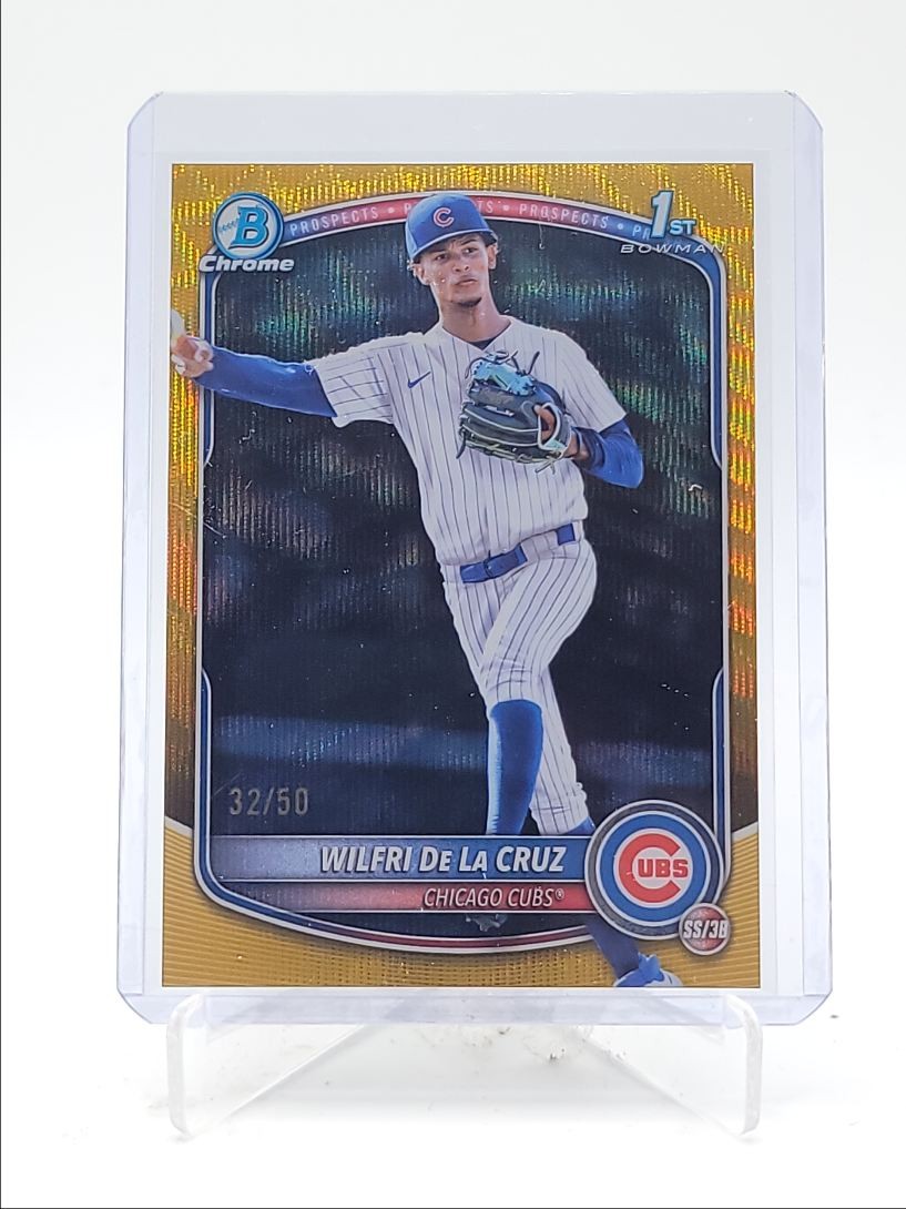 WILFRI DE LA CRUZ 2025 BOWMAN CHROME 1ST GOLD WAVE REFRACTOR CUBS /50 Q3967