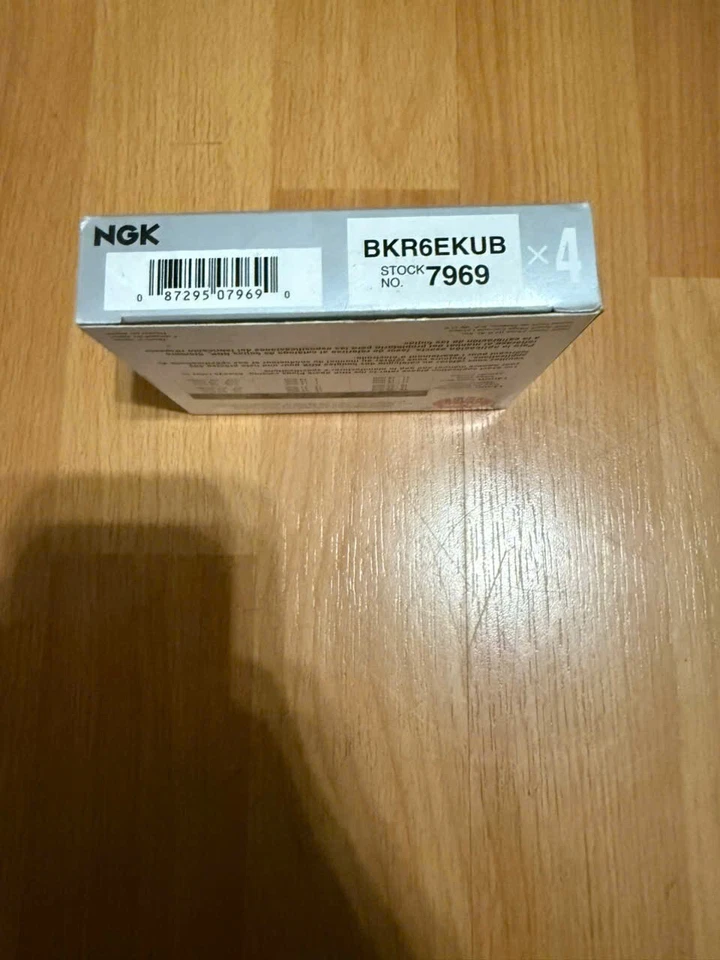 (数量 4)NGK Spark Plug 7969 BKR6EKUB 适用于 2010 - 2013 年劳斯莱斯幻影 — 第 2/2 张图片