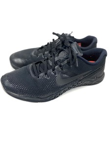 nike metcon triple black