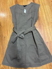 womens sleeveless dress Banana Republic NWT size 4 (maroon color) ]