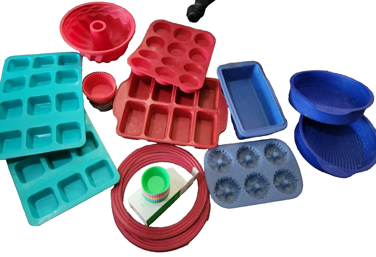 43 Pc Silicone Bakeware Set New Used Brownie Loaf Bundt Muffin Cupcake Pie Cake
Opens in a new windo