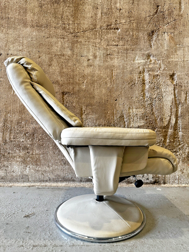 Contemporary Recliner Lounge Chair with Footstool - Picture 7 of 10