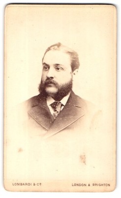 Fotografie Lombardi & Co., London, 13 Pall Mall East, Portrait lGentleman mit B 