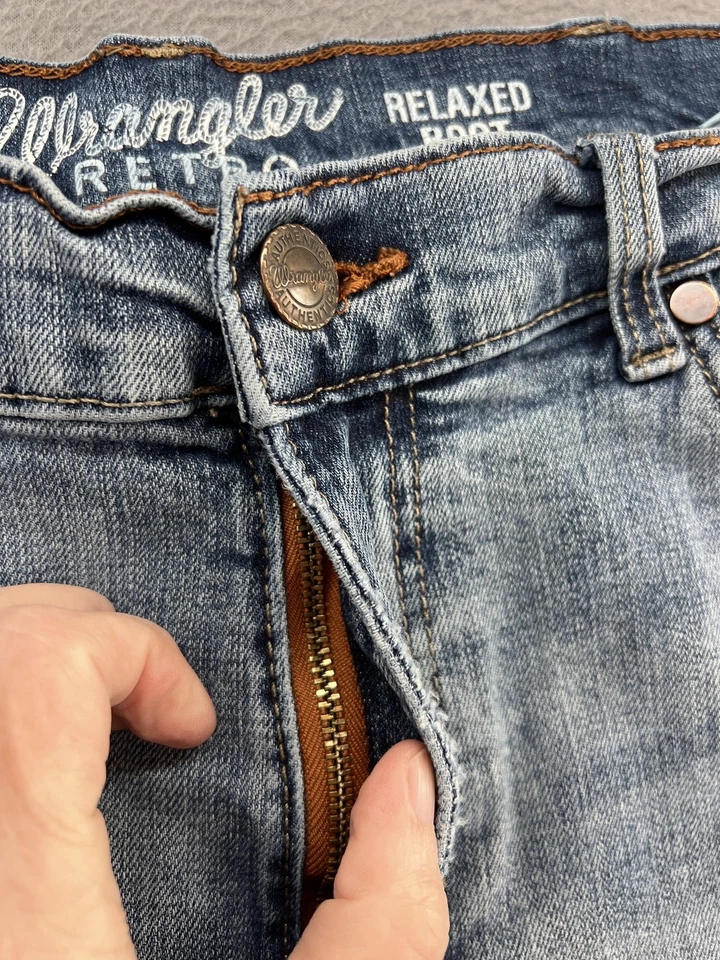 Pantalones de mezclilla Wrangler retro para hombre 34x32 lavado claro relajado bota corte bota elástico Foto 3 de 4