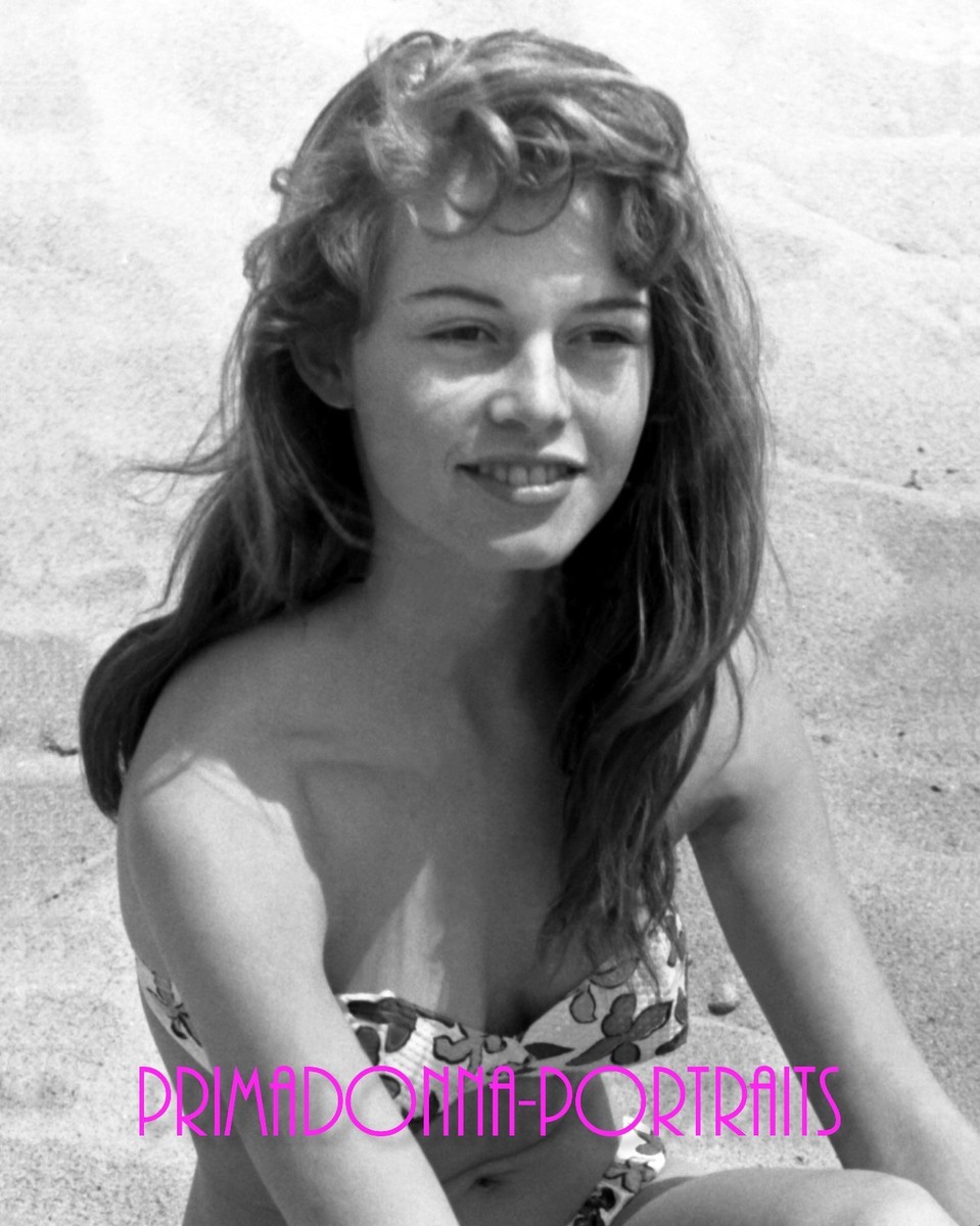 BRIGITTE BARDOT 8x10 Lab Photo SEXY BUSTY Young Beach 1950's