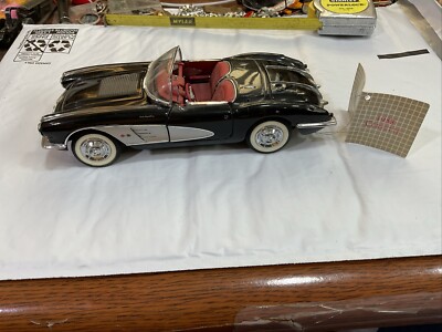1958 Chevrolet Corvette Convertible: 1:24 Scale DIECAST PRE-OWNED Black With Tag