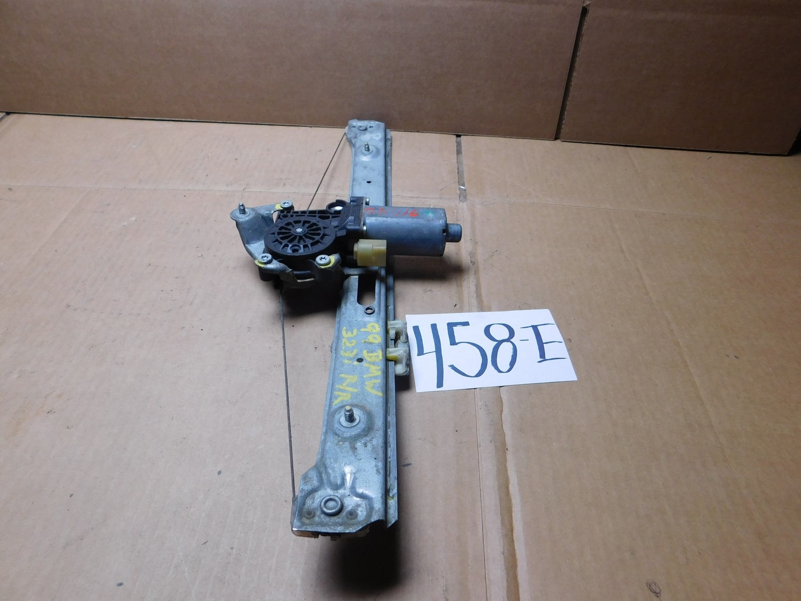 01 - 05 BMW 325i - REAR PASSENGER Side Window Regulator W/ Motor #458-E