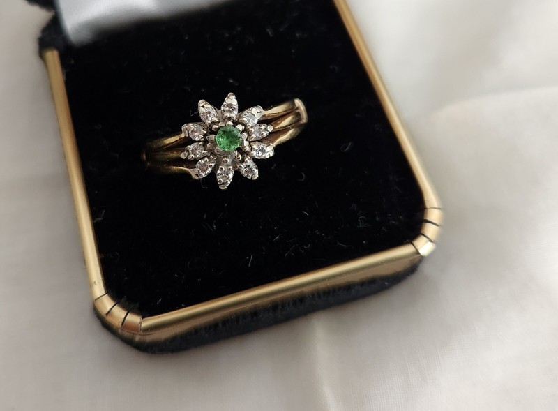 14KT YG DIAMOND & EMERALD DESIGNER RING S-9 UDKD